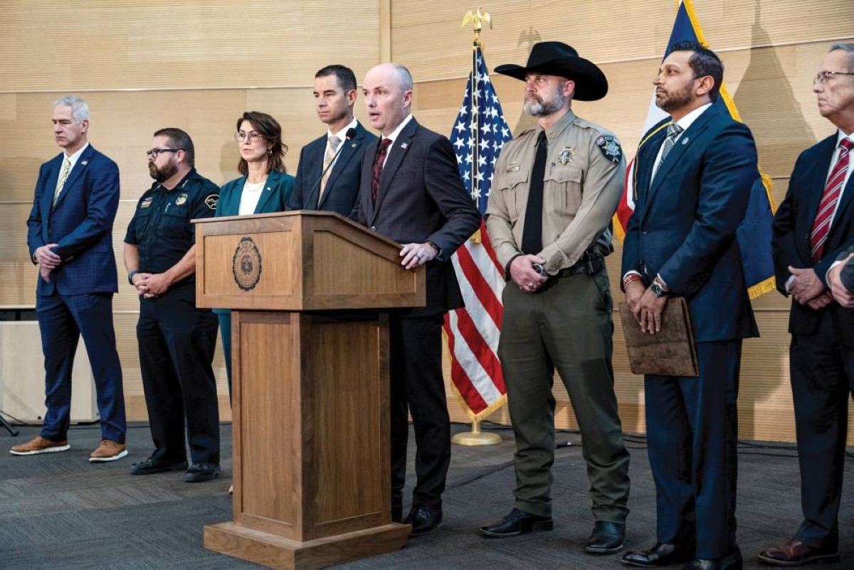 حاكم ولاية يوتا خلال مؤتمر صحافي للإعلان عن تفاصيل المشتبه به في قتل تشارلي كيرك