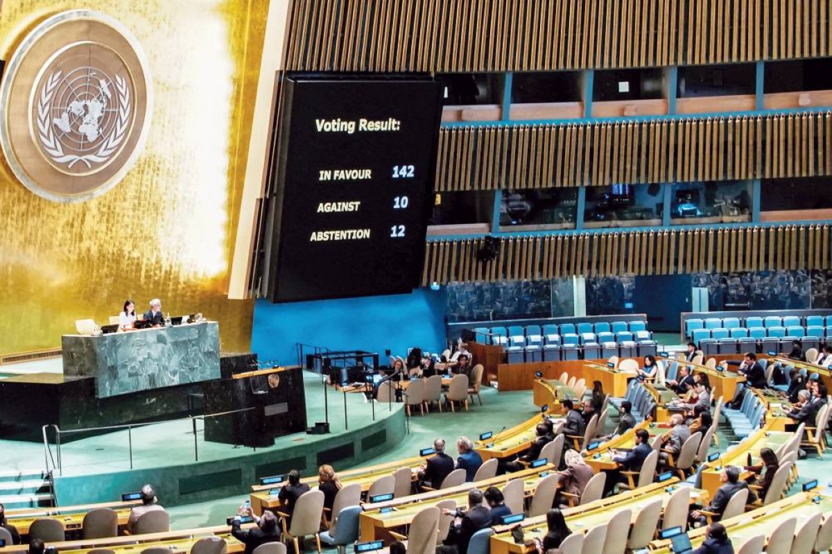 أعضاء الجمعية العامة للأمم المتحدة خلال التصويت في نيويورك
