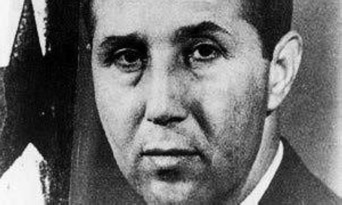 1963 انتخاب أحمد بن بلة رئيساً للجزائر.
