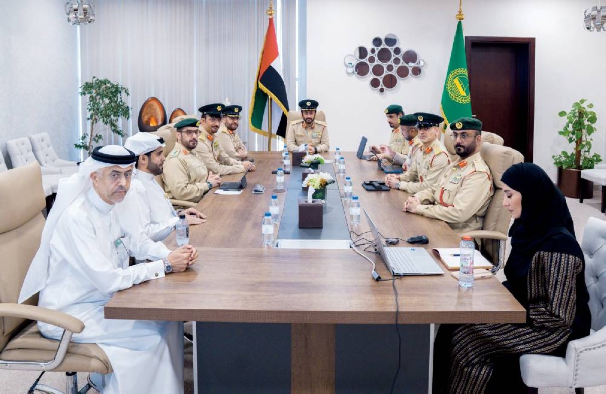 أحمد المهيري خلال زيارته التفقدية للإدارة العامة للشؤون الإدارية |