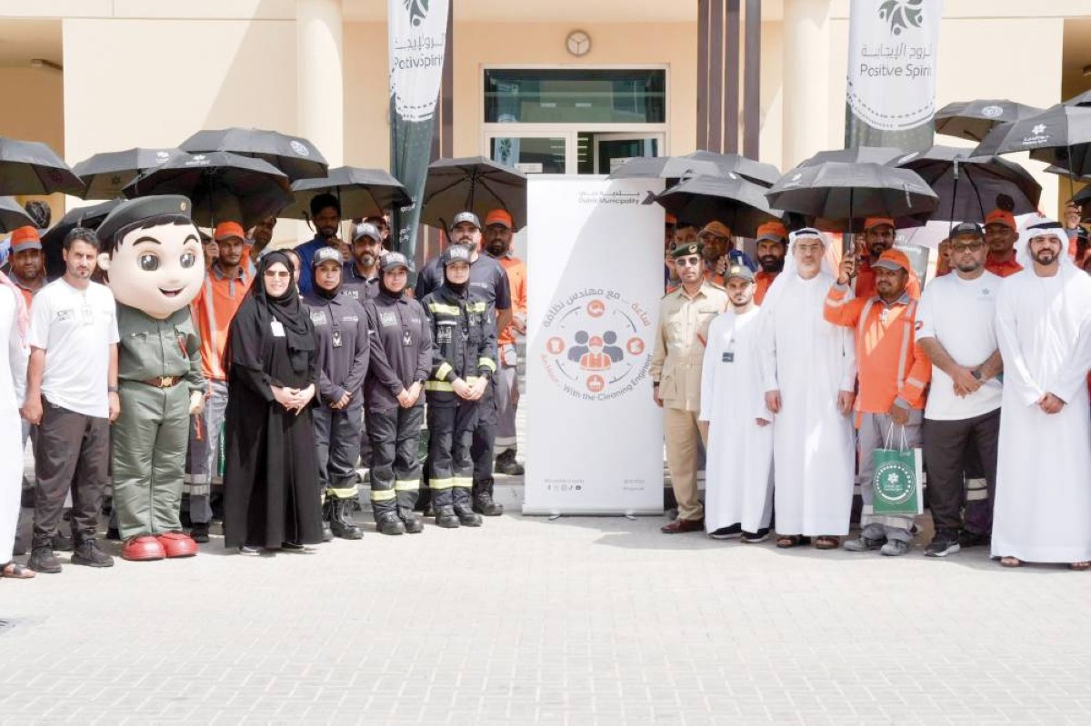 خلال توزيع المظلات على المستفيدين من المبادرة |