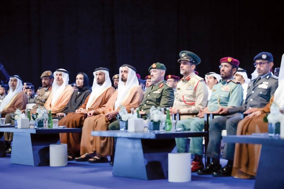 سيف بن زايد وعبدالله آل حامد وطلال بالهول وعبد الله المري وسارة مسلم وخليفة الخييلي ومحمد بن طحنون 
