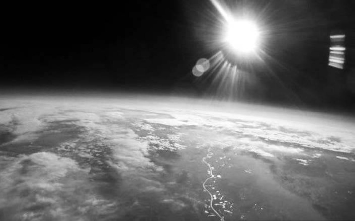 1987 توقيع بروتوكول مونتريال لحماية طبقة الأوزون.
