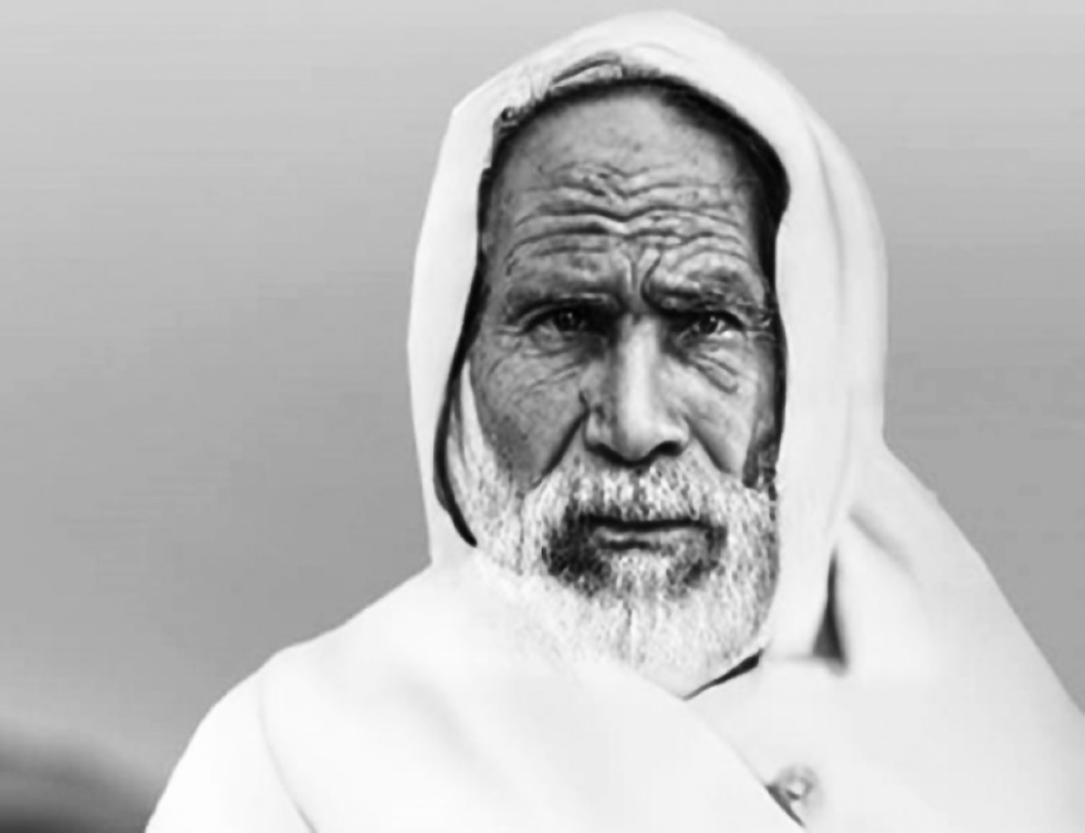 1931 القوات الإيطالية تعدم شنقاً القائد الليبي عمر المختار.
