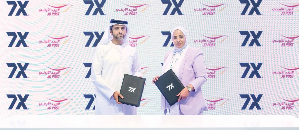 طارق الواحدي وهنادي الطيب يتبادلان المذكرة