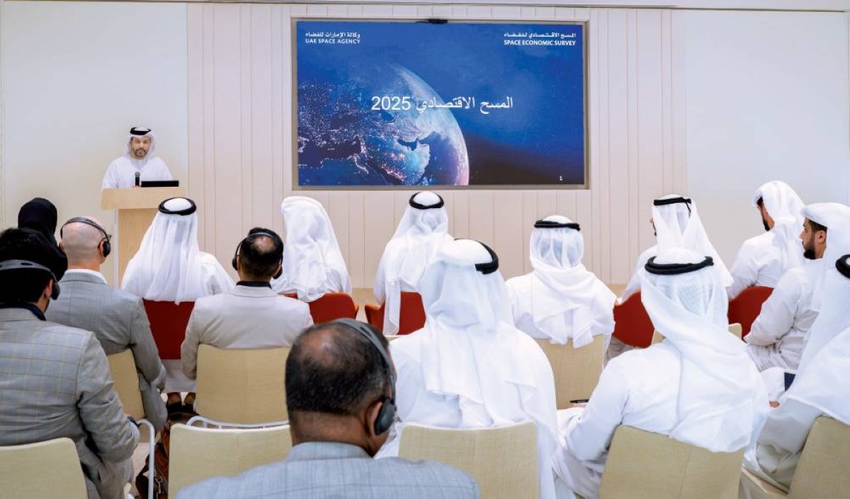 سالم القبيسي متحدثاً خلال الورشة