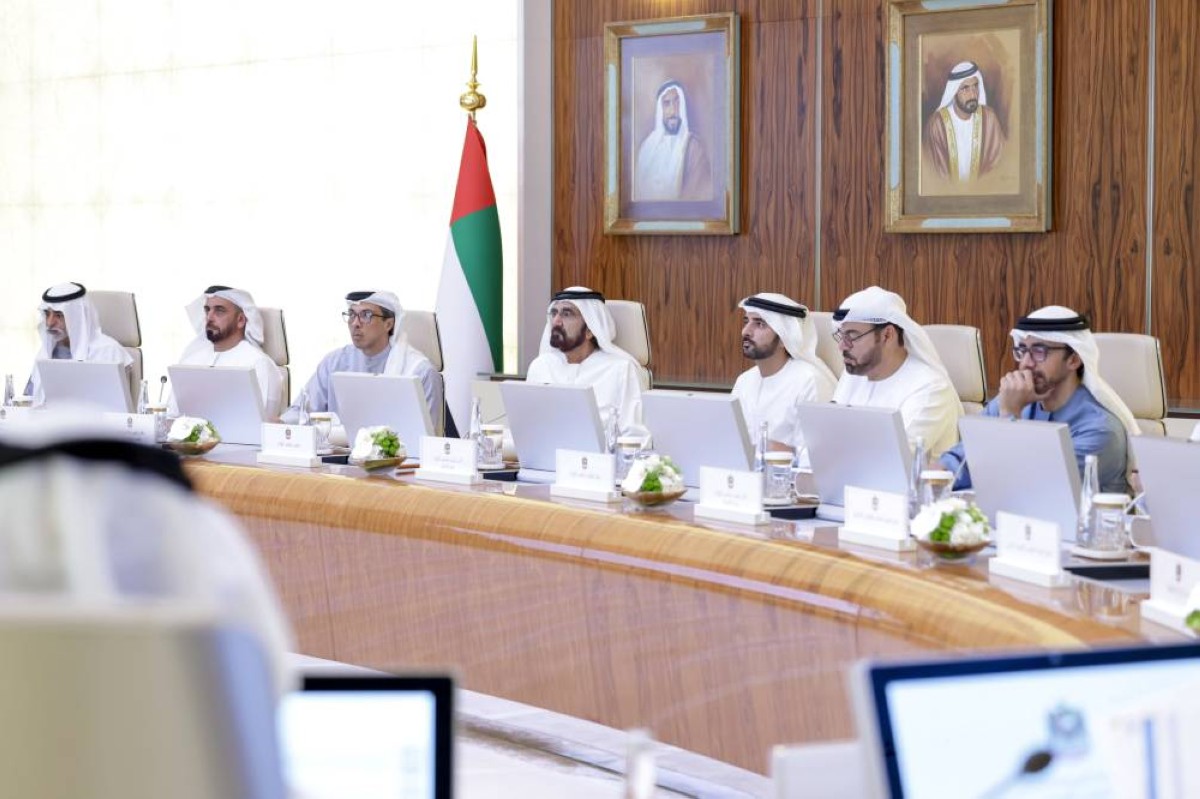 محمد بن راشد مترئساً اجتماع المجلس بحضور منصور بن زايد وحمدان بن محمد وسيف وعبدالله بن زايد ونهيان بن مبارك ومحمد القرقاوي