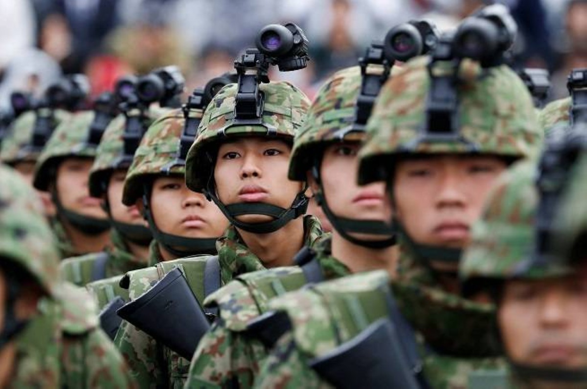 2015 السماح باستخدام القوات المسلحة خارج اليابان للمرة الأولى منذ الحرب العالمية الثانية
