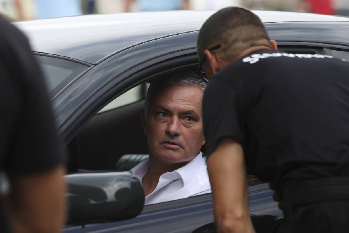 epa12387068 Jose Mourinho arrives at Benfica's Academy in Seixal, Portugal, 18 September 2025. Mourinho is set to become the new head coach at SL Benfica as the club announced that negotiations are expected "to be concluded soon".  EPA/José Sena Goulão