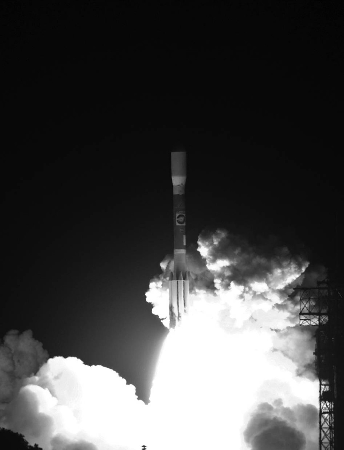 2006  إطلاق ناسا مسبار ستيريو من أجل إجراء قياسات خاصة بالشمس.
