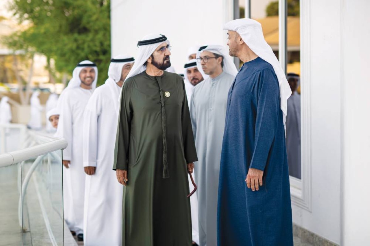 محمد بن زايد ومحمد بن راشد خلال اللقاء بحضور منصور بن زايد وأحمد بن سعيد وخليفة سليمان وسلطان السبوسي
