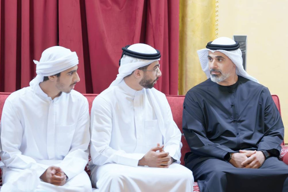 خالد بن محمد بن زايد خلال تقديمه واجب العزاء