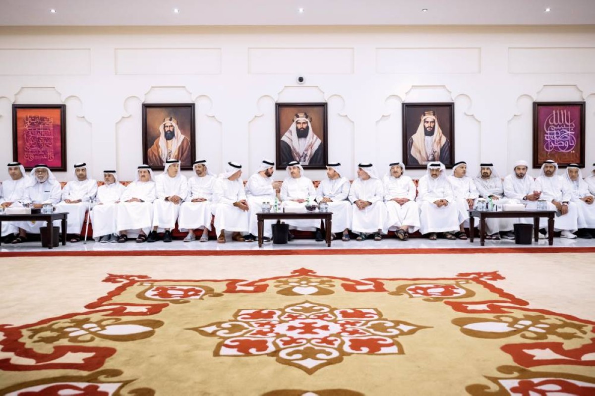 هزاع بن زايد خلال تقديمه واجب العزاء