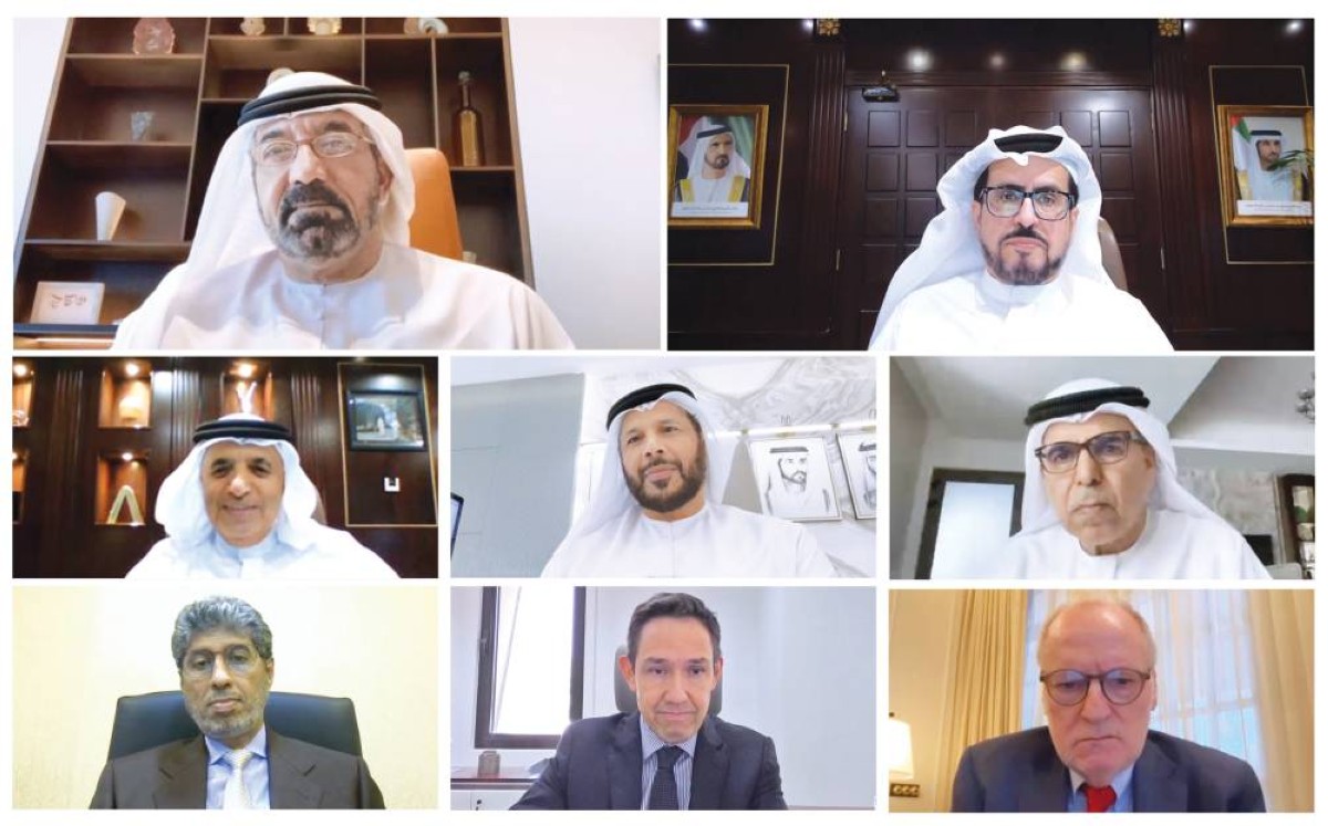 أحمد بن سعيد مترئساً الاجتماع بحضور سعيد الطاير وأحمد المحيربي ومروان بن غليطة وعبدالله بن كلبان والأعضاء 