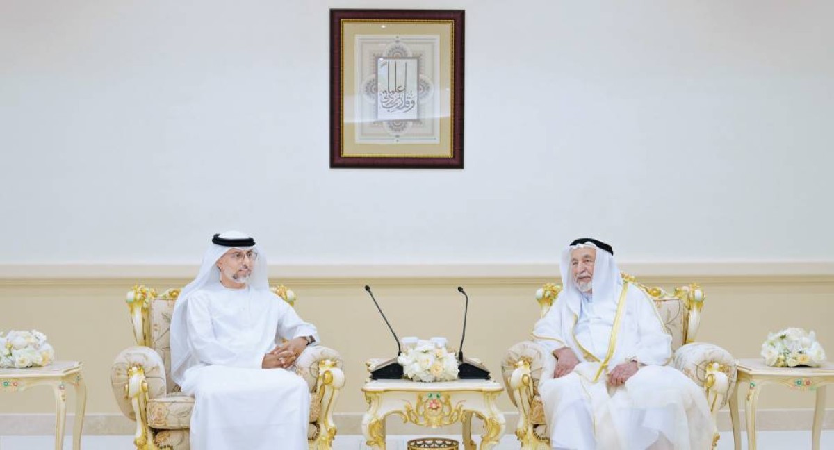 سلطان القاسمي خلال استقباله سهيل المزروعي