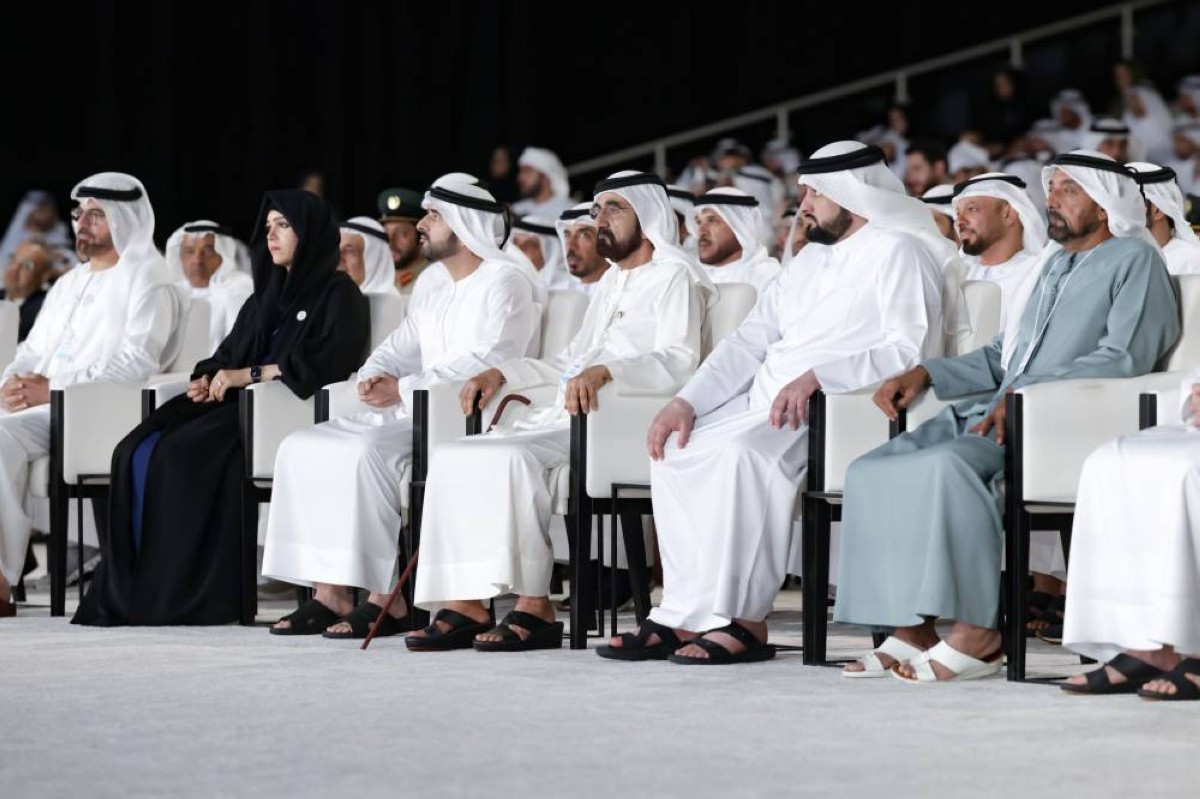 محمد بن راشد خلال الملتقى بحضور حمدان وأحمد بن محمد وأحمد بن سعيد ولطيفة بنت محمد ومحمد القرقاوي 