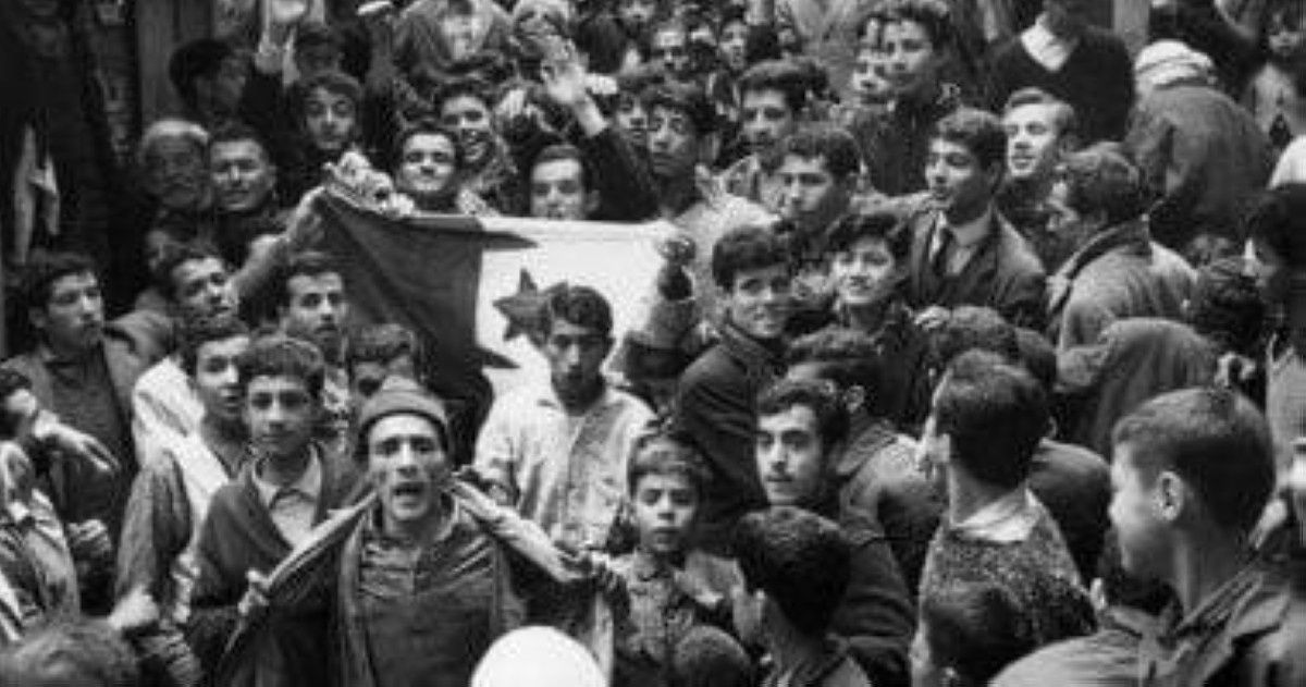 1962 الإعلان عن قيام الجمهورية الجزائرية.

