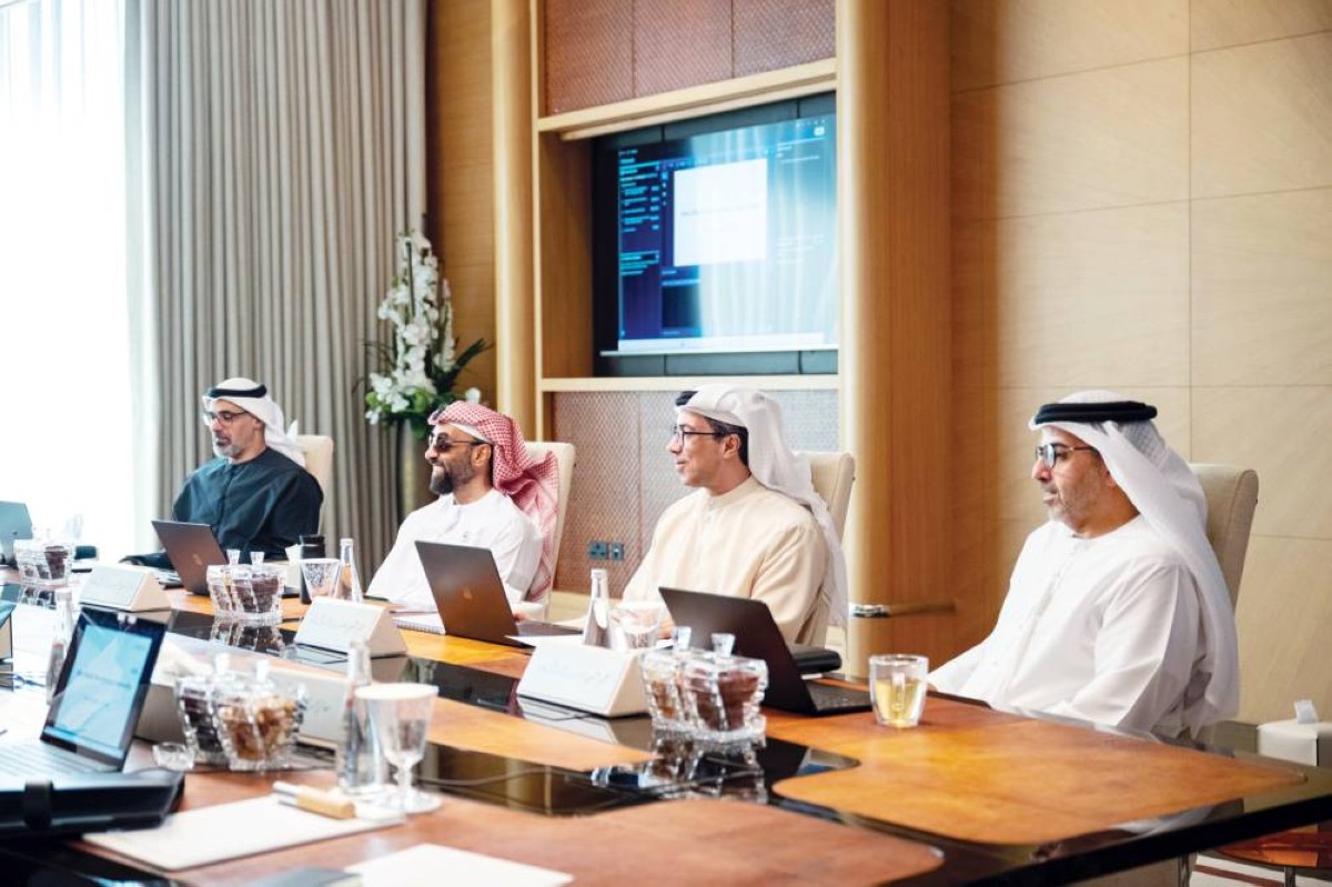 منصور بن زايد وخالد بن محمد وطحنون وحامد بن زايد خلال الاجتماع