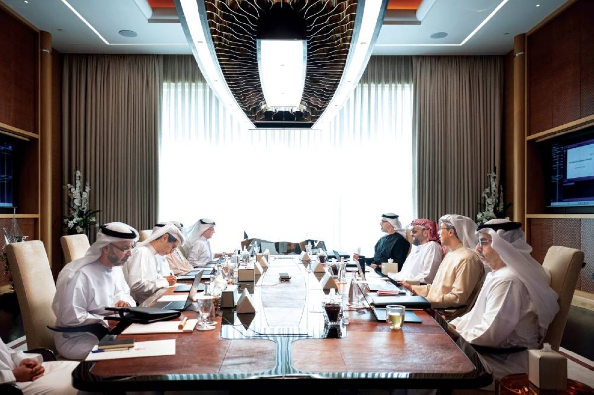 سموهم خلال الاجتماع بحضور أعضاء المجلس