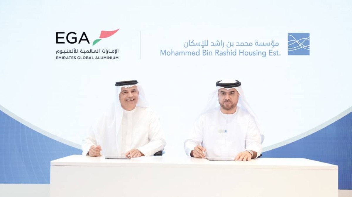 محمد الشحي وعبد الناصر بن كلبان خلال توقيع المذكرة