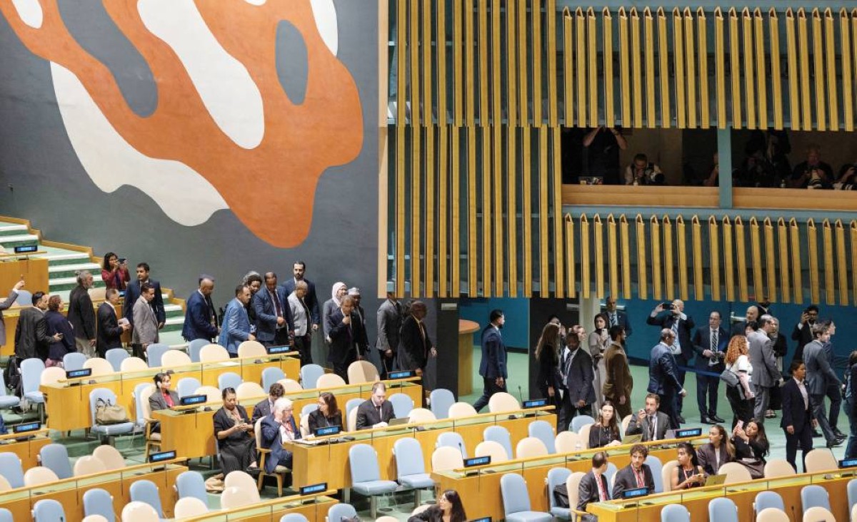 مندوبون يغادرون قاعة الجمعية العامة مع صعود رئيس الوزراء الإسرائيلي بنيامين نتانياهو لإلقاء كلمته |