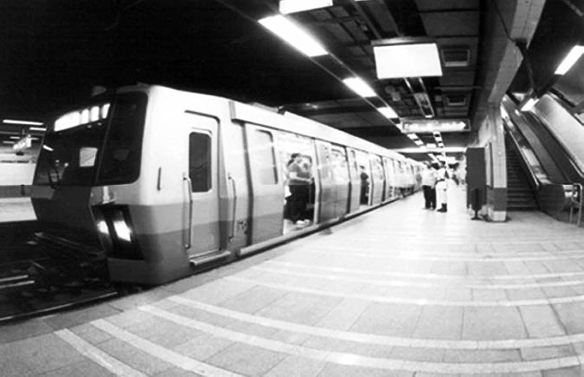 1987 - افتتاح أول خطوط مترو أنفاق القاهرة.
