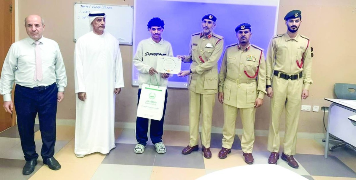 خلال تكريم الطالب عيسى عباس عبدالله 