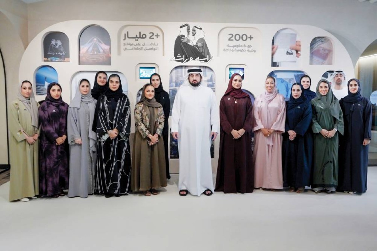 أحمد بن محمد خلال إطلاق حملة «الشهر الوطني» بحضور منى المرّي وشيماء السويدي ومريم الملا 
