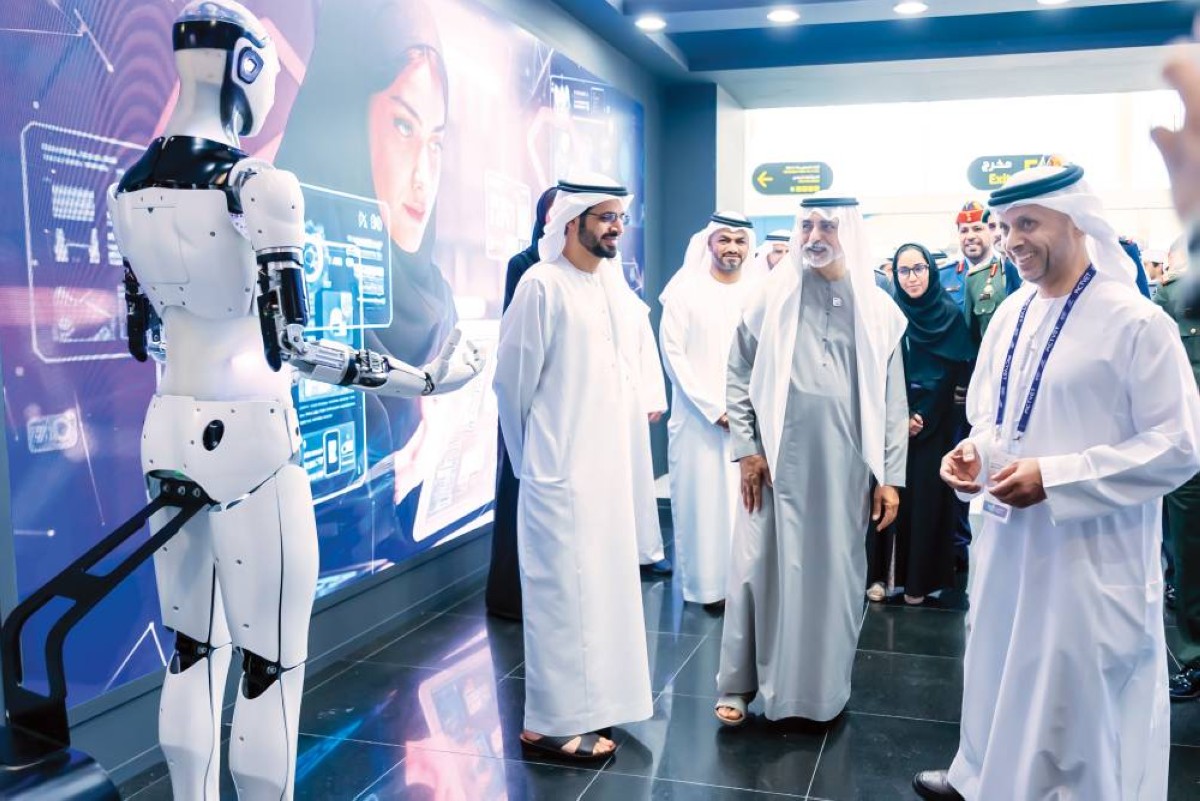 نهيان بن مبارك متفقداً الملتقى