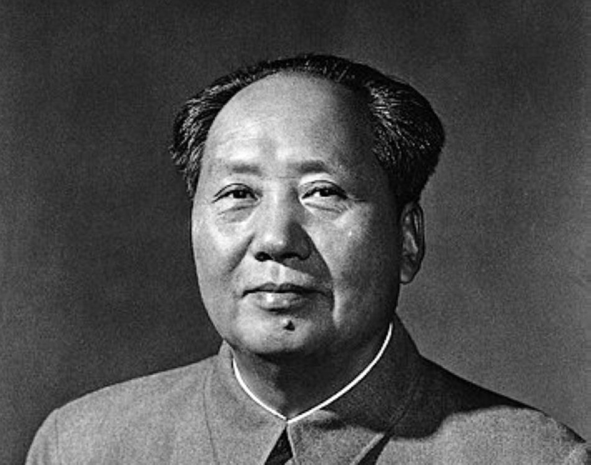 1949 تأسيس جمهورية الصين الشعبية من قبل ماو تسي تونغ.
