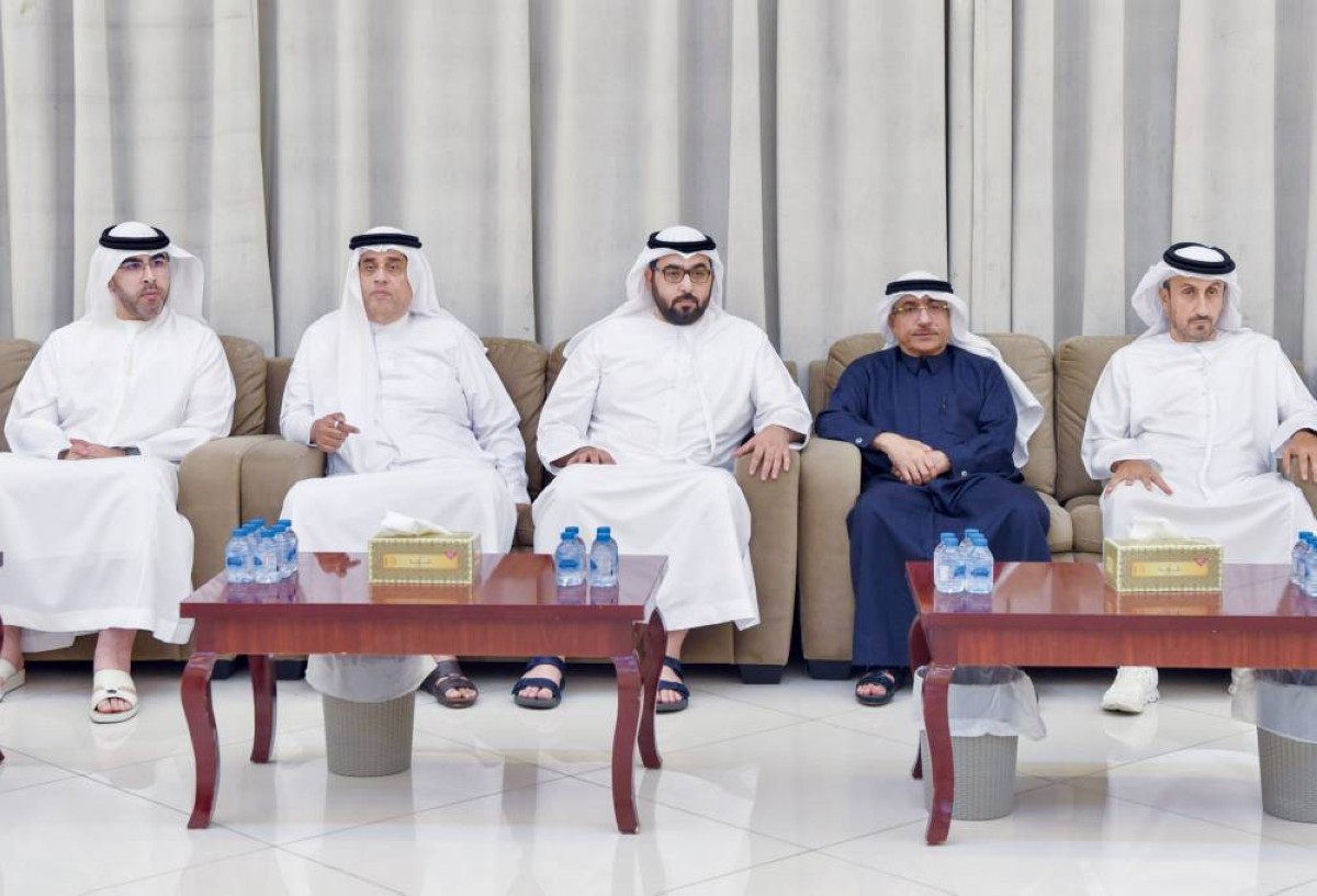 راشد وأحمد بن سعود خلال تقديم واجب العزاء 


