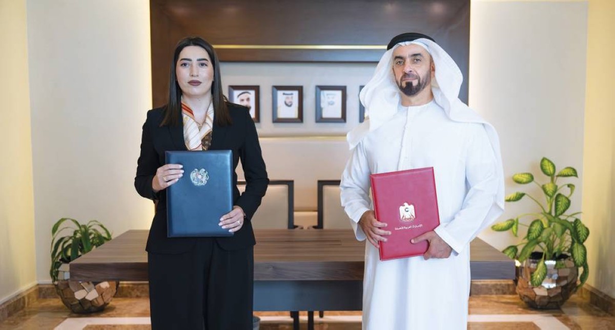 سيف بن زايد وأربينه سركيسيان عقب توقيع مذكرة التفاهم