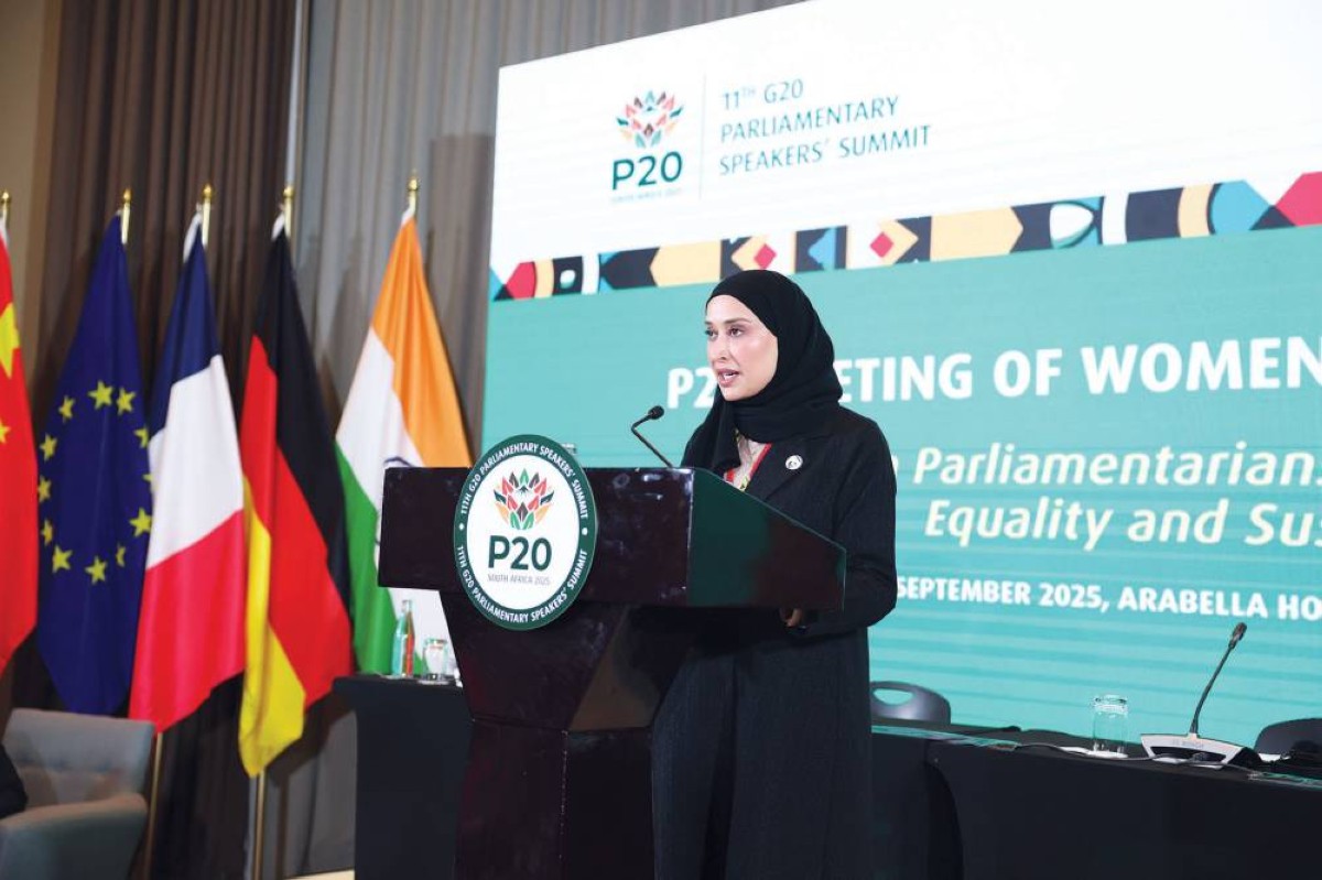 مريم بن ثنية متحدثة خلال الاجتماع