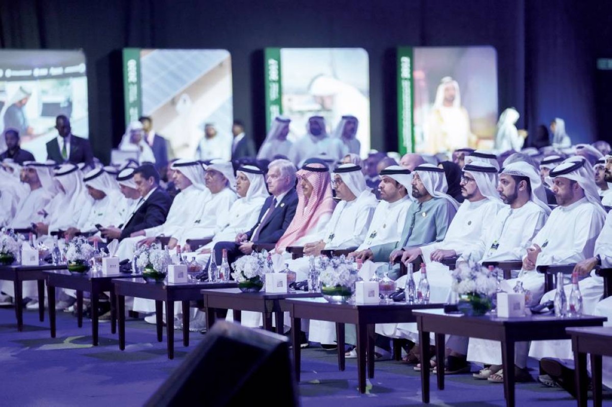 أحمد بن سعيد لدى افتتاحه القمة بحضور سعيد الطاير وأحمد المهيري وأحمد بن شعفار