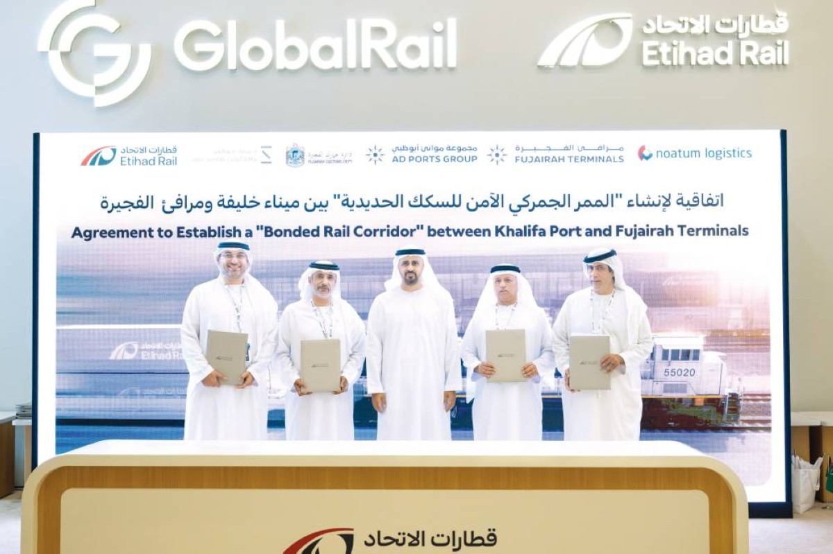 ذياب بن محمد عقب مراسم التوقيع 