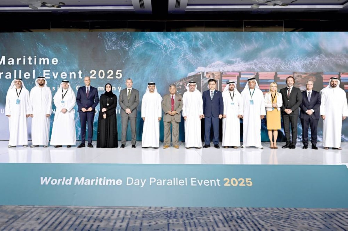 سهيل المزروعي والحضور خلال اختتام فعاليات اليوم البحري العالمي 