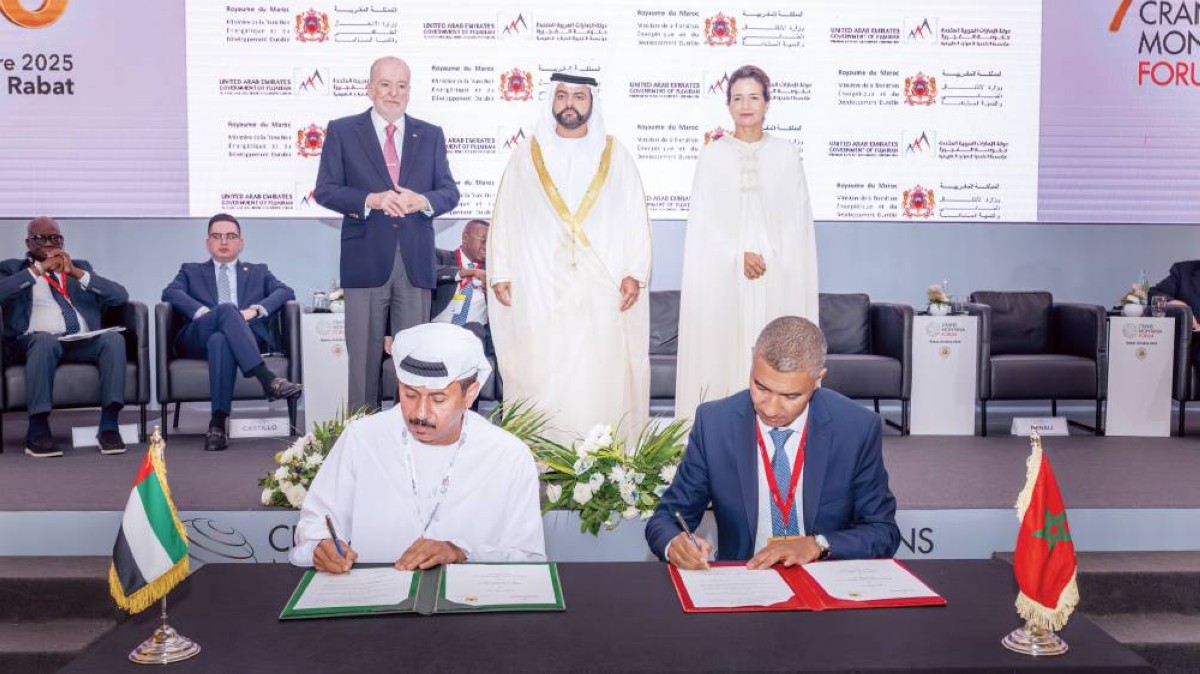 محمد الشرقي خلال مراسم توقيع مذكرة تفاهم مع وزارة الانتقال الطاقي المغربية