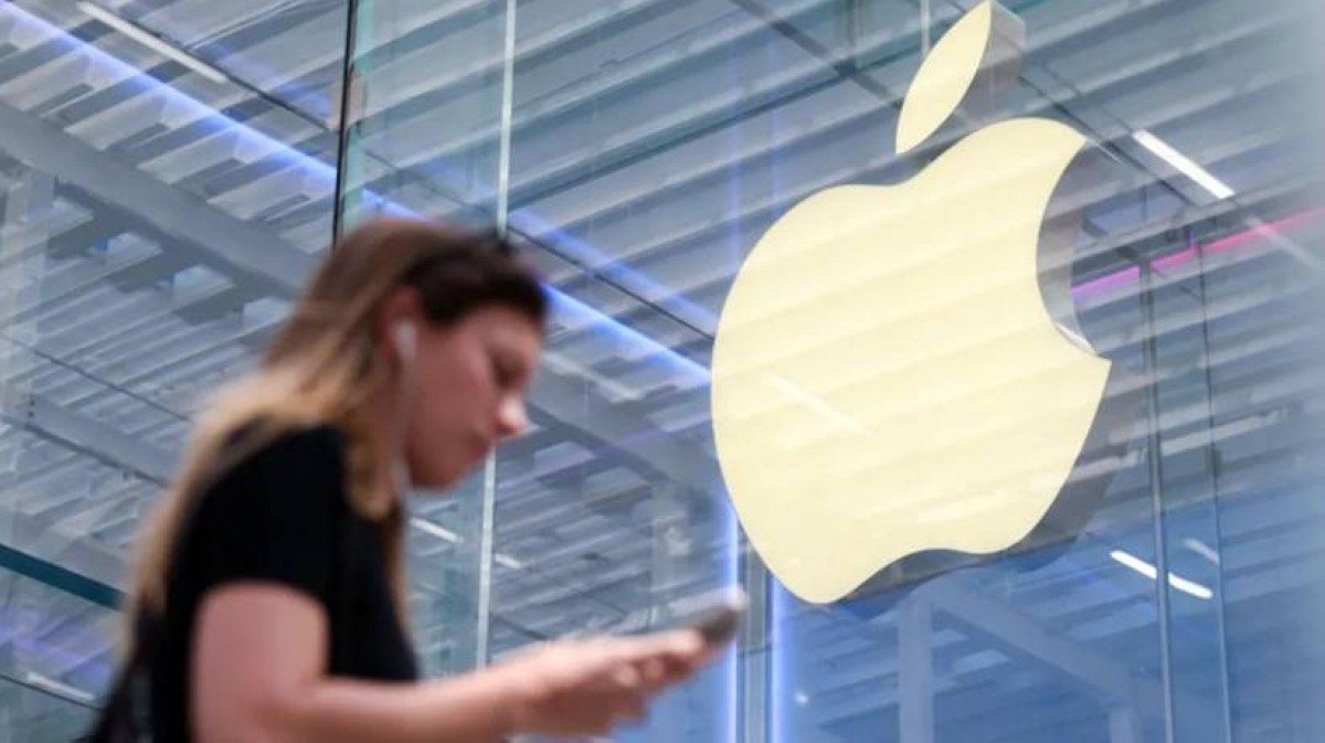 هل خضعت أبل وجوجل لضغوط إدارة ترامب لإزالة تطبيقات "عملاء الهجرة"؟