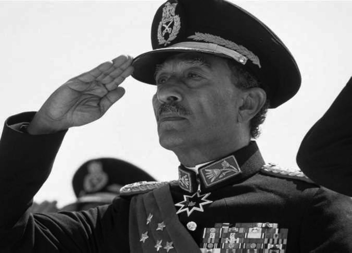 1981 -  اغتيال الرئيس المصري محمد أنور السادات خلال عرض عسكري بمناسبة ذكرى حرب أكتوبر.