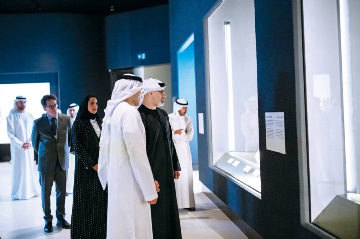 سموه متفقداً المتحف بحضور محمد المبارك