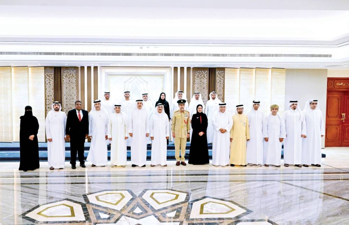 صقر غباش وجاسم البديوي وعبدالله المري وعبدالله بلحيف وأحمد بن مسحار وعلي النعيمي ومريم بن ثنية وجانب من المشاركين في المنتدى