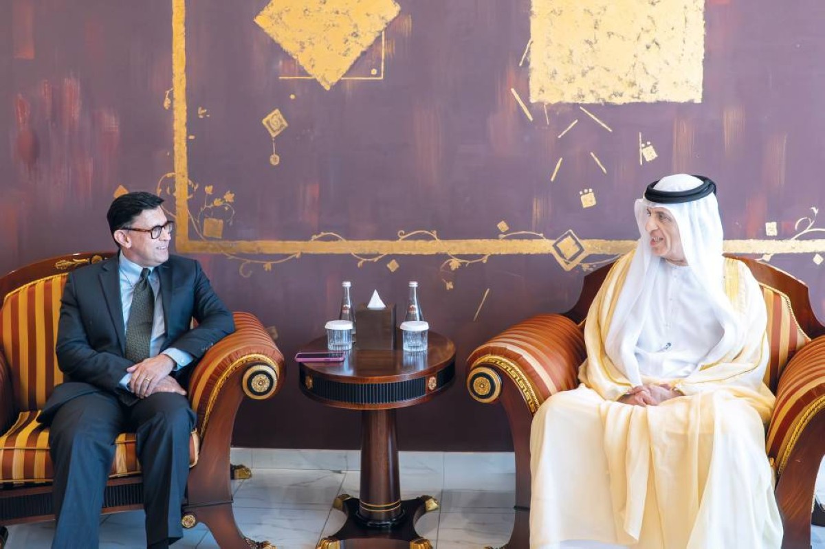 سعود بن صقر في حديث مع رادها كريشنا باندي