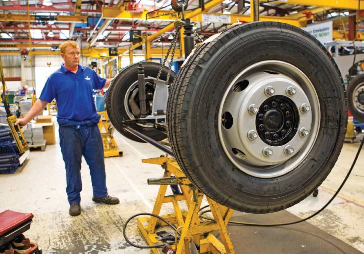 نمو الطلب على الوظائف يضغط على الرواتب 