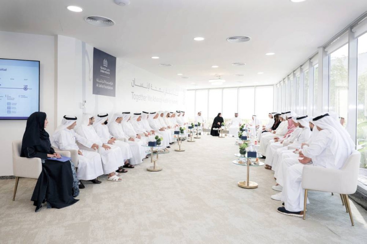 أحمد بن سعيد خلال لقائه المانحين في حفل «رواد العطاء» لمؤسسة الجليلة بحضور رجاء القرق وسعيد الطاير وعبدالرحيم الزرعوني