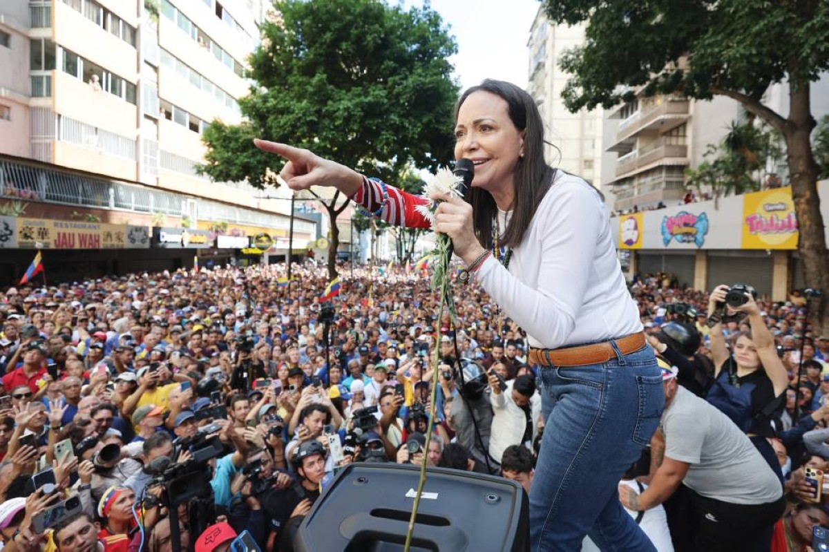 ماتشادو تلقي كلمة أمام مؤيديها في العاصمة كاراكاس 