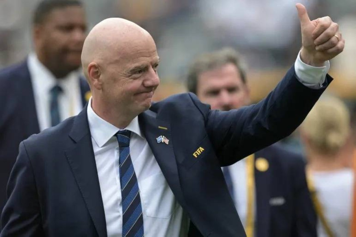 ما سر حضور رئيس فيفا قمة شرم الشيخ؟