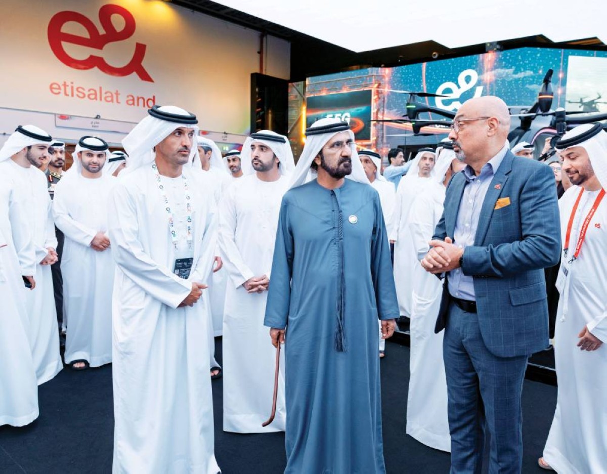 محمد بن راشد يزور جناح «&e» بحضور حمدان ومنصور بن محمد ومحمد بن راشد بن محمد وهلال المري وحاتم دويدار
