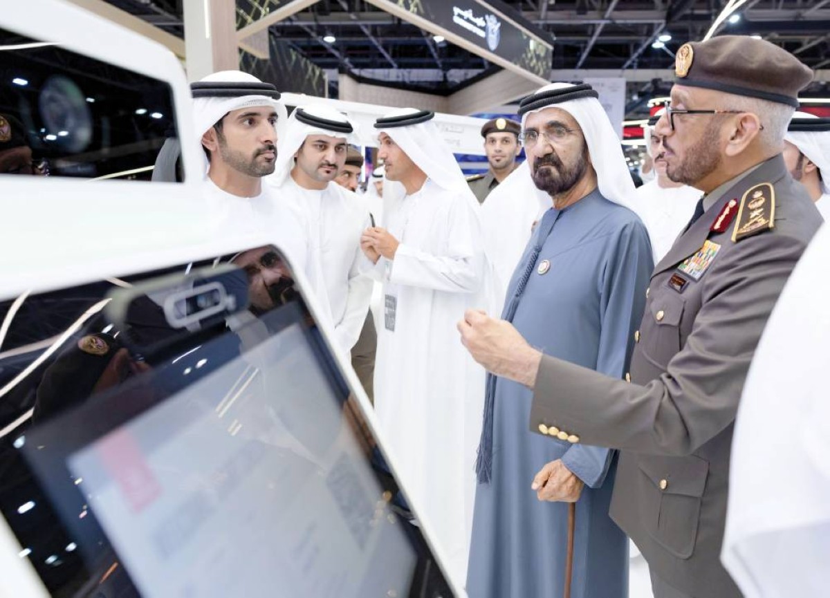 محمد بن راشد يتفقد منصة الإدارة العامة للهوية وشؤون الأجانب بدبي بحضور حمدان ومكتوم بن محمد ومحمد المري وهلال المري 
