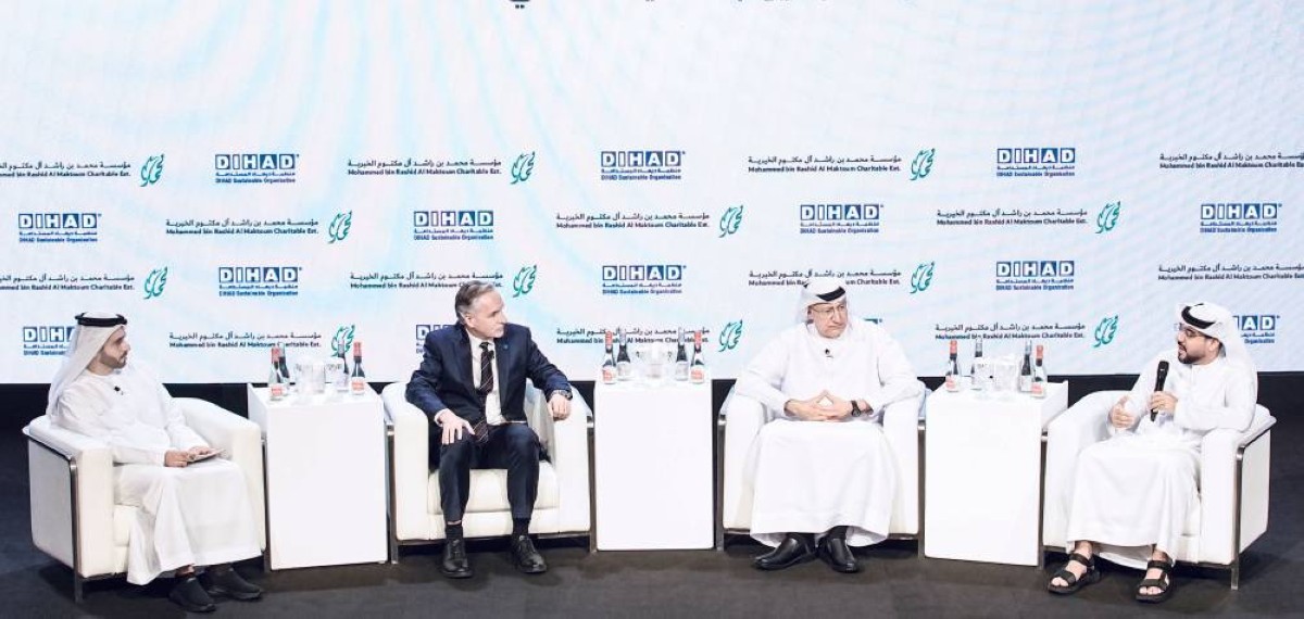 سعيد العطر وعبدالسلام المدني وستيفن أندرسون خلال الجلسة