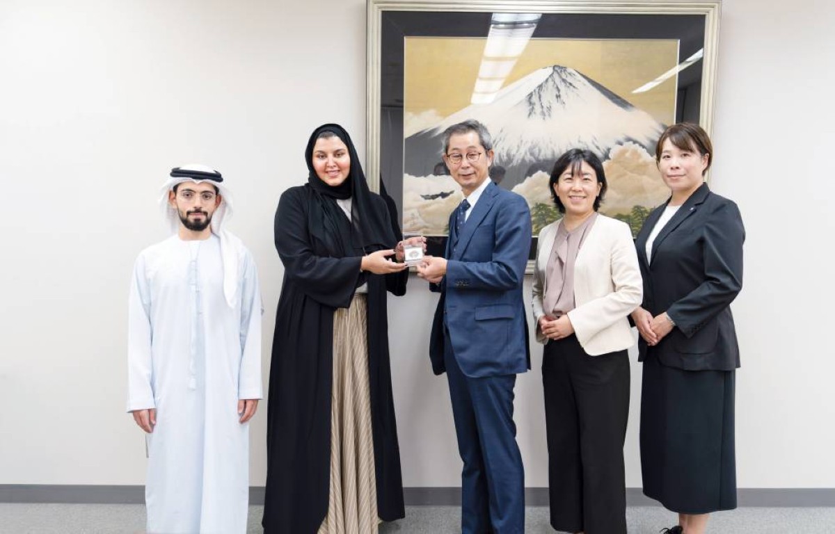 الريم الفلاسي خلال زيارتها مقر الجامعة في أوساكا اليابانية 


